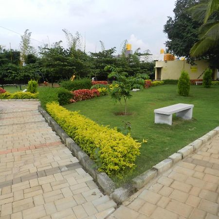 พาร์ค โฮเต็ล แอนด์ รีสอร์ต Hotel Kaglipur ภายนอก รูปภาพ