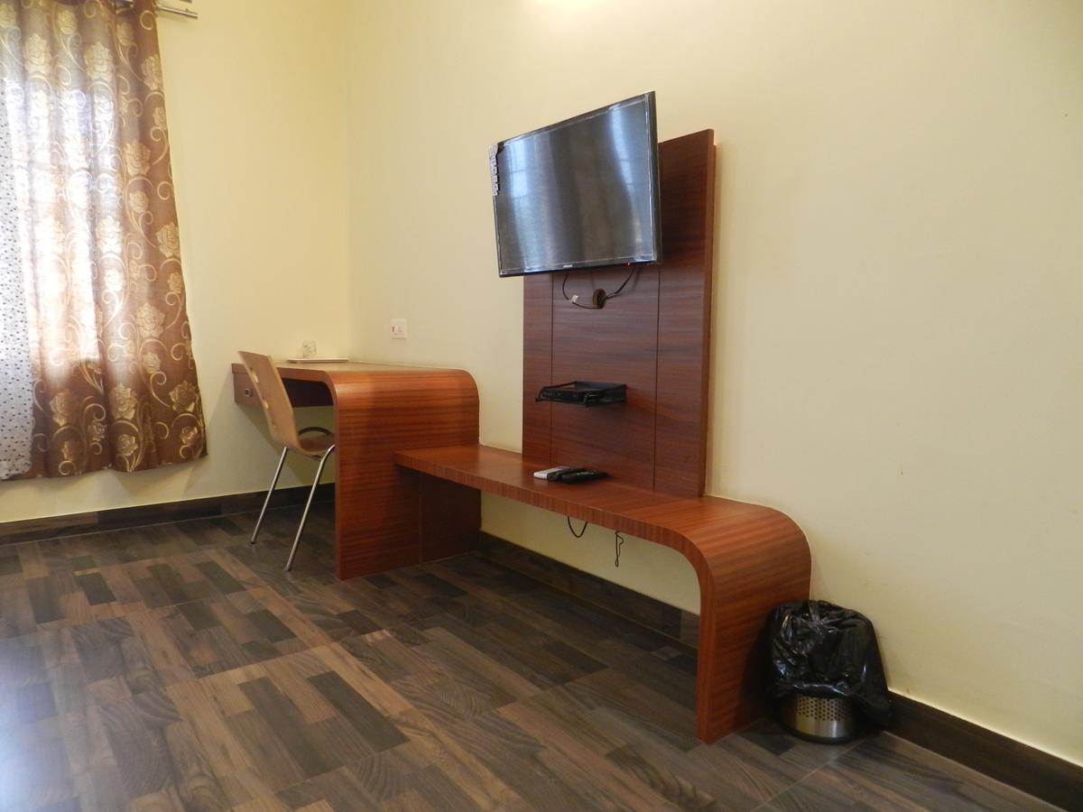 พาร์ค โฮเต็ล แอนด์ รีสอร์ต Hotel Kaglipur ภายนอก รูปภาพ