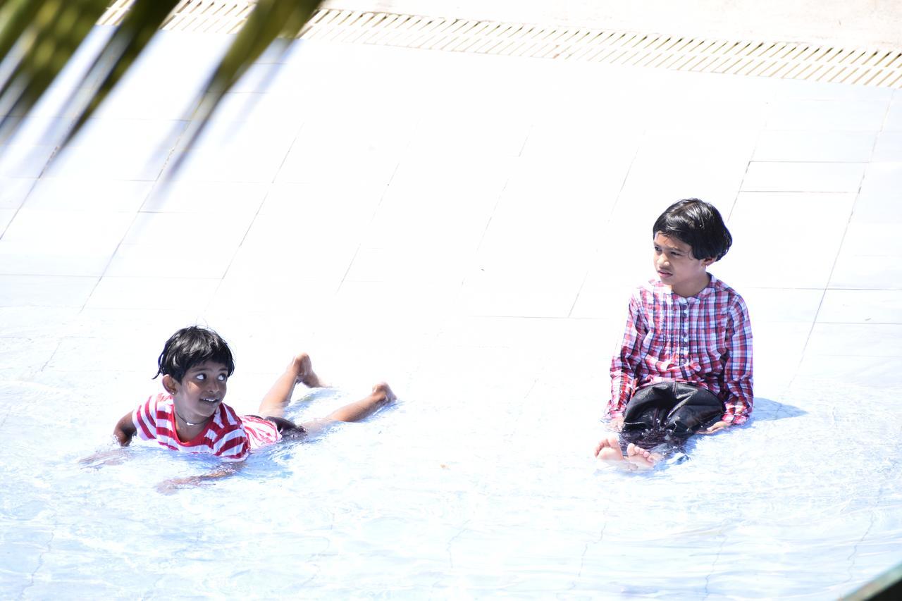 พาร์ค โฮเต็ล แอนด์ รีสอร์ต Hotel Kaglipur ภายนอก รูปภาพ