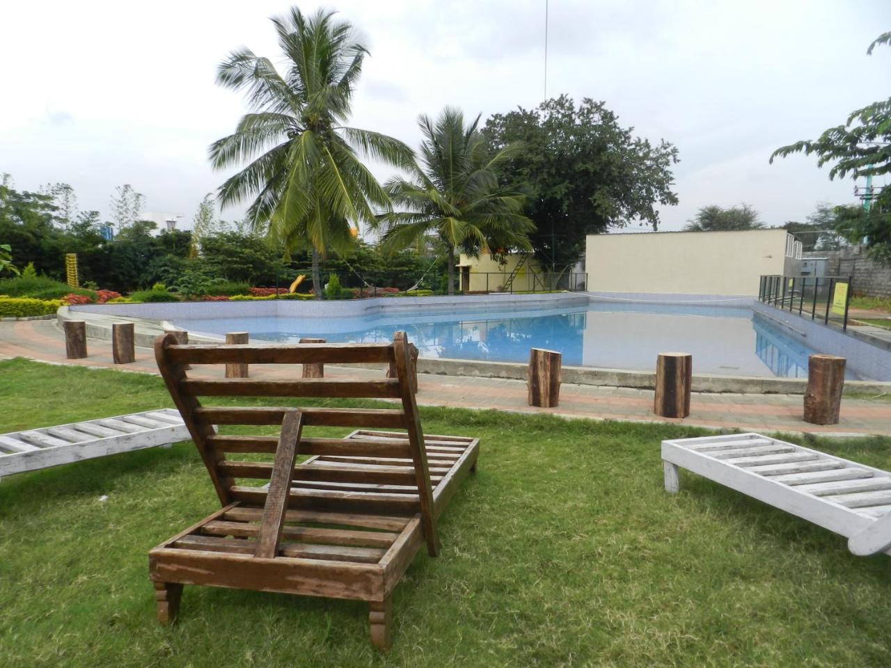 พาร์ค โฮเต็ล แอนด์ รีสอร์ต Hotel Kaglipur ภายนอก รูปภาพ