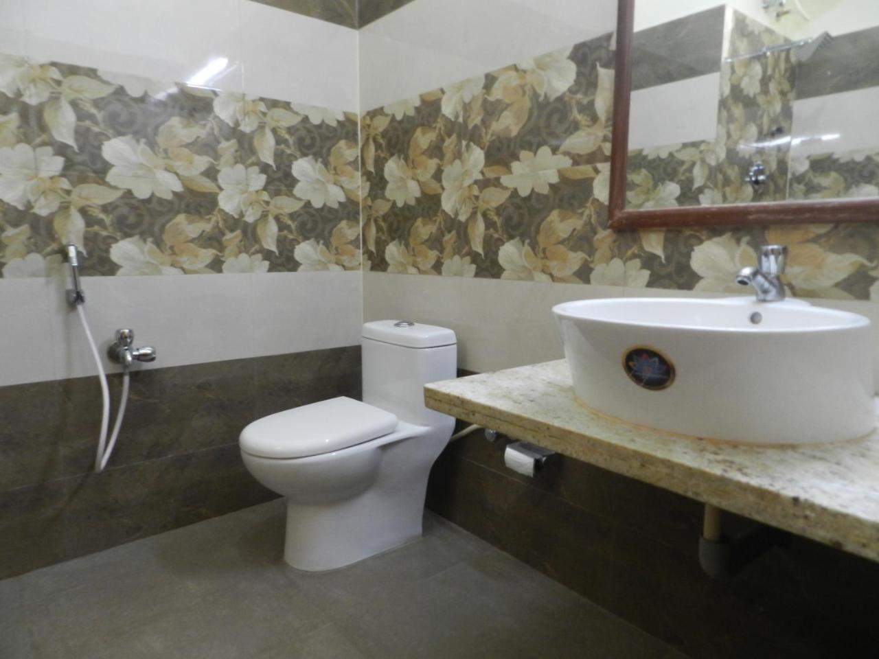 พาร์ค โฮเต็ล แอนด์ รีสอร์ต Hotel Kaglipur ภายนอก รูปภาพ
